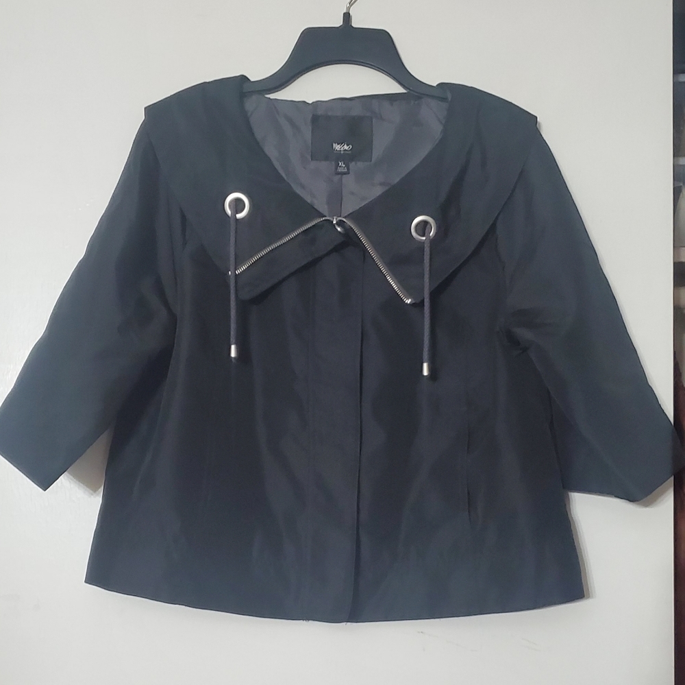 Woesino Woman's Size XL Crop Jacket.